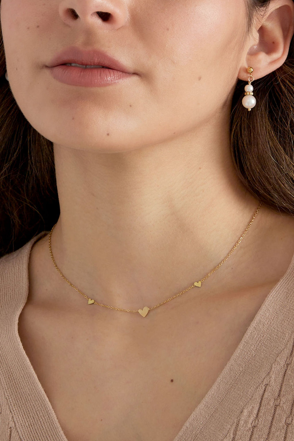 collar clásico con corazones