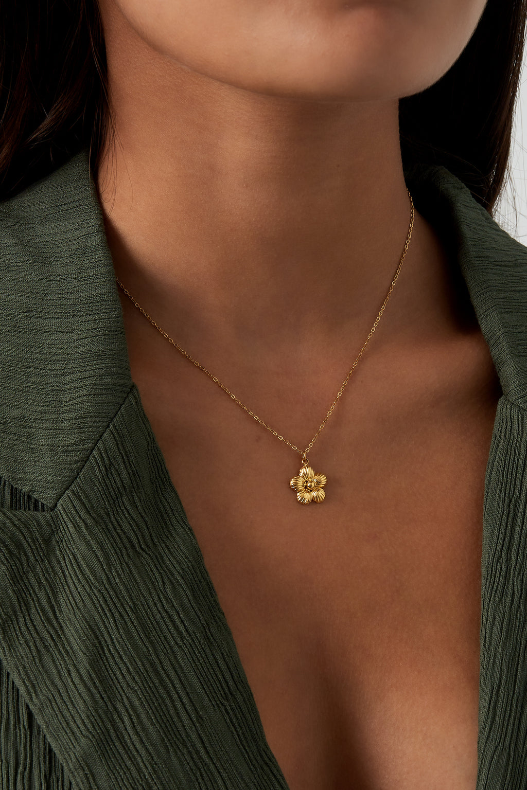 Elegant Flower Pendant Necklace for Everyday Wear