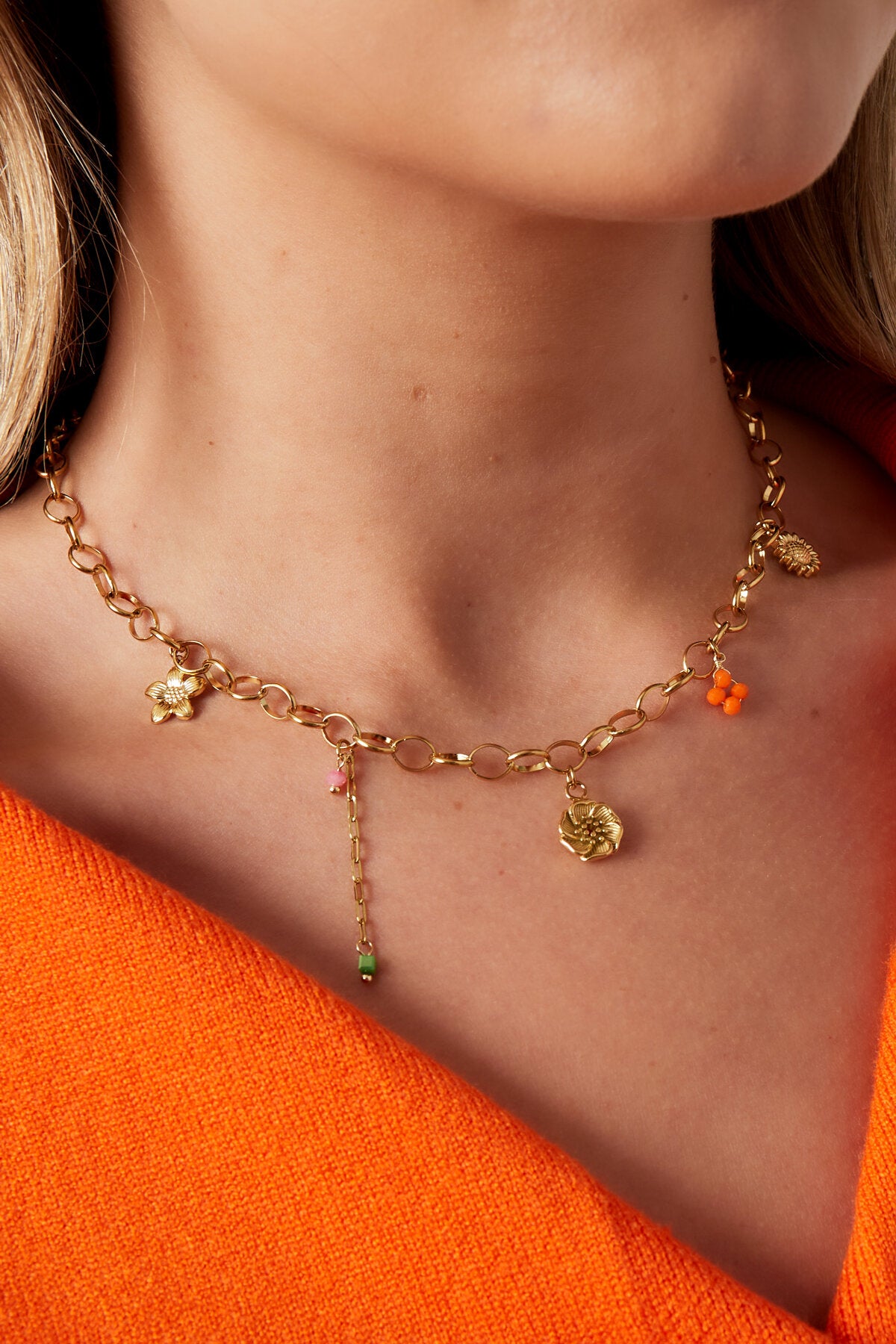 Elegant Gold Color Flower Pendant Necklace for Daily Wear