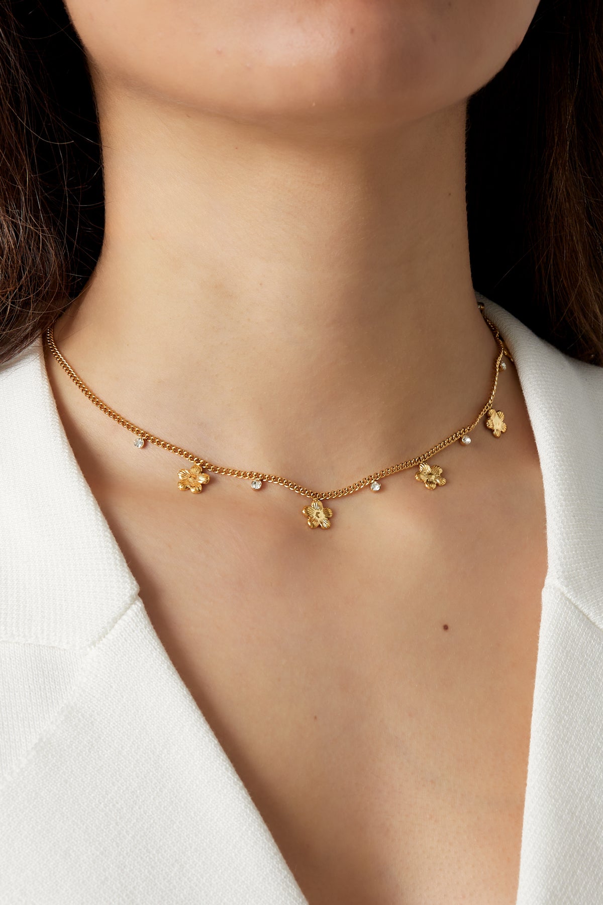 collar de flores brillantes