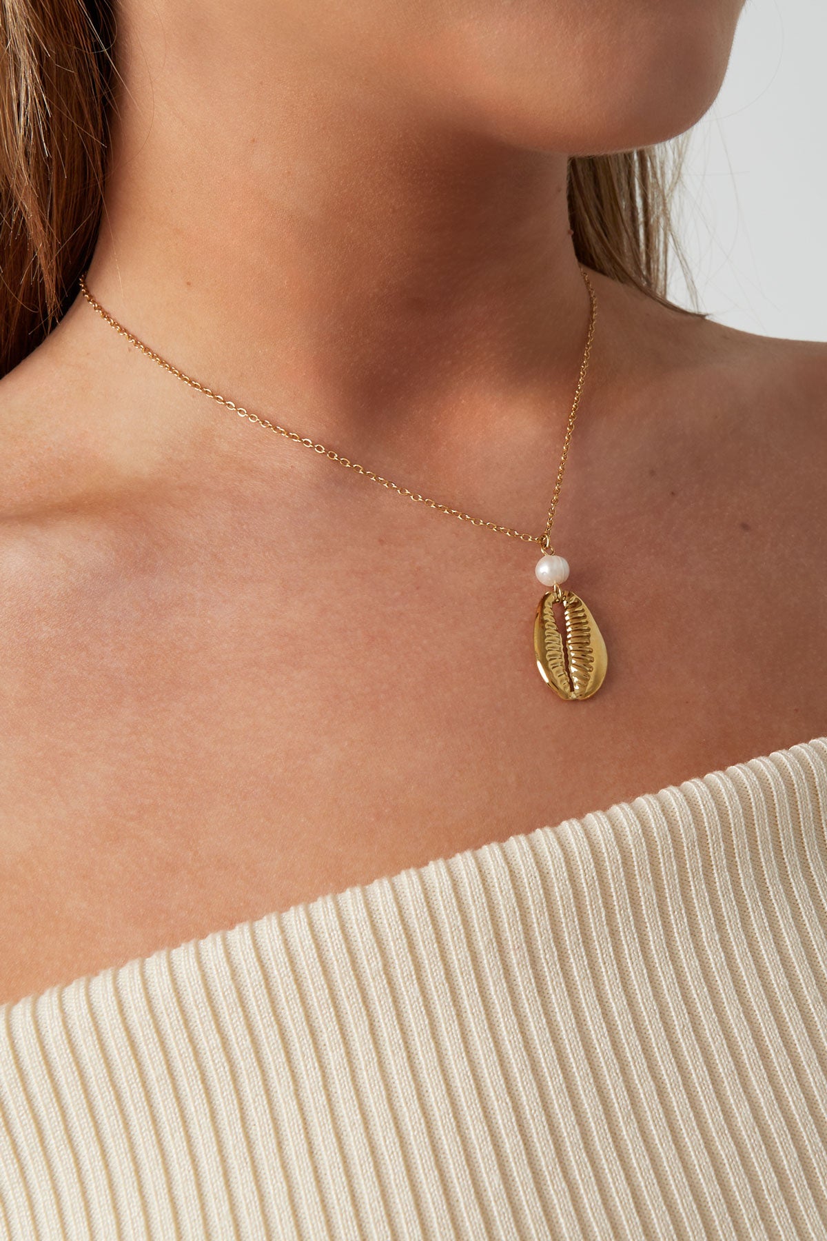 Elegant Stainless Steel Shell Pendant Necklace