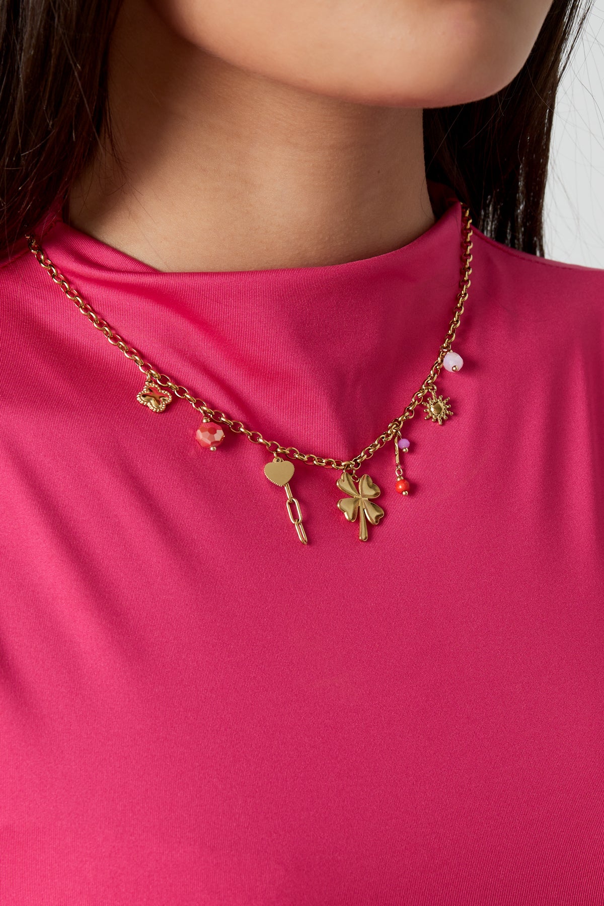 collar con amuleto de la suerte