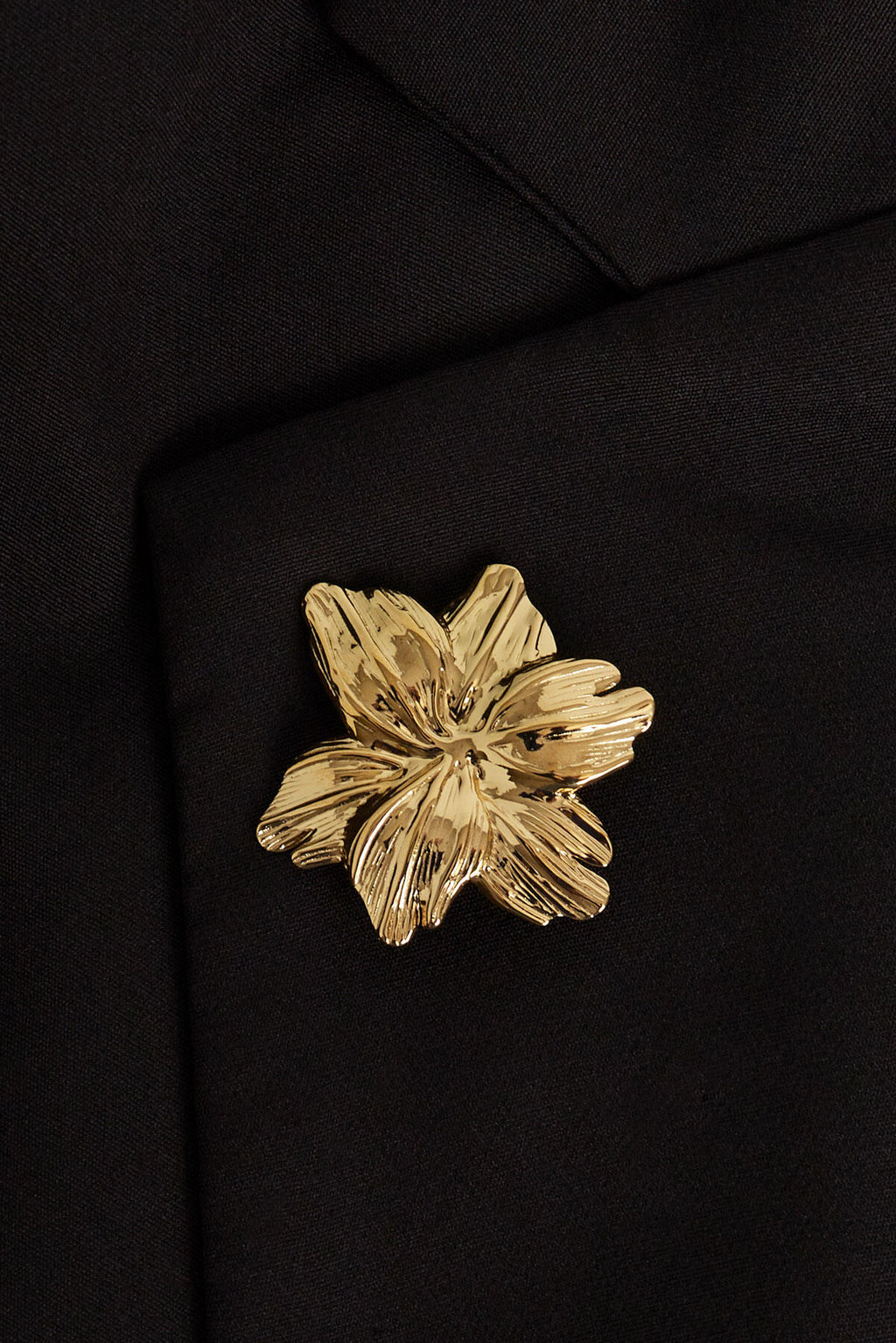 Elegant Stainless Steel Brooches in Silver & Gold