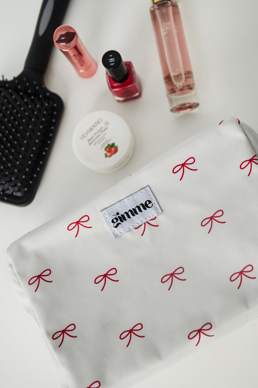 Elegant White Polyester Makeup Bag for Daily Essentials