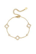 Pulsera con calado e incrustaciones de tréboles y piedras.