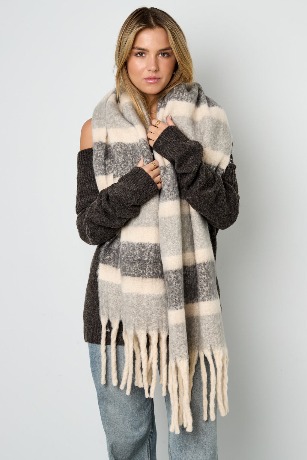 Soft & Stylish Winter Scarf for Women - Stay Warm in Style
