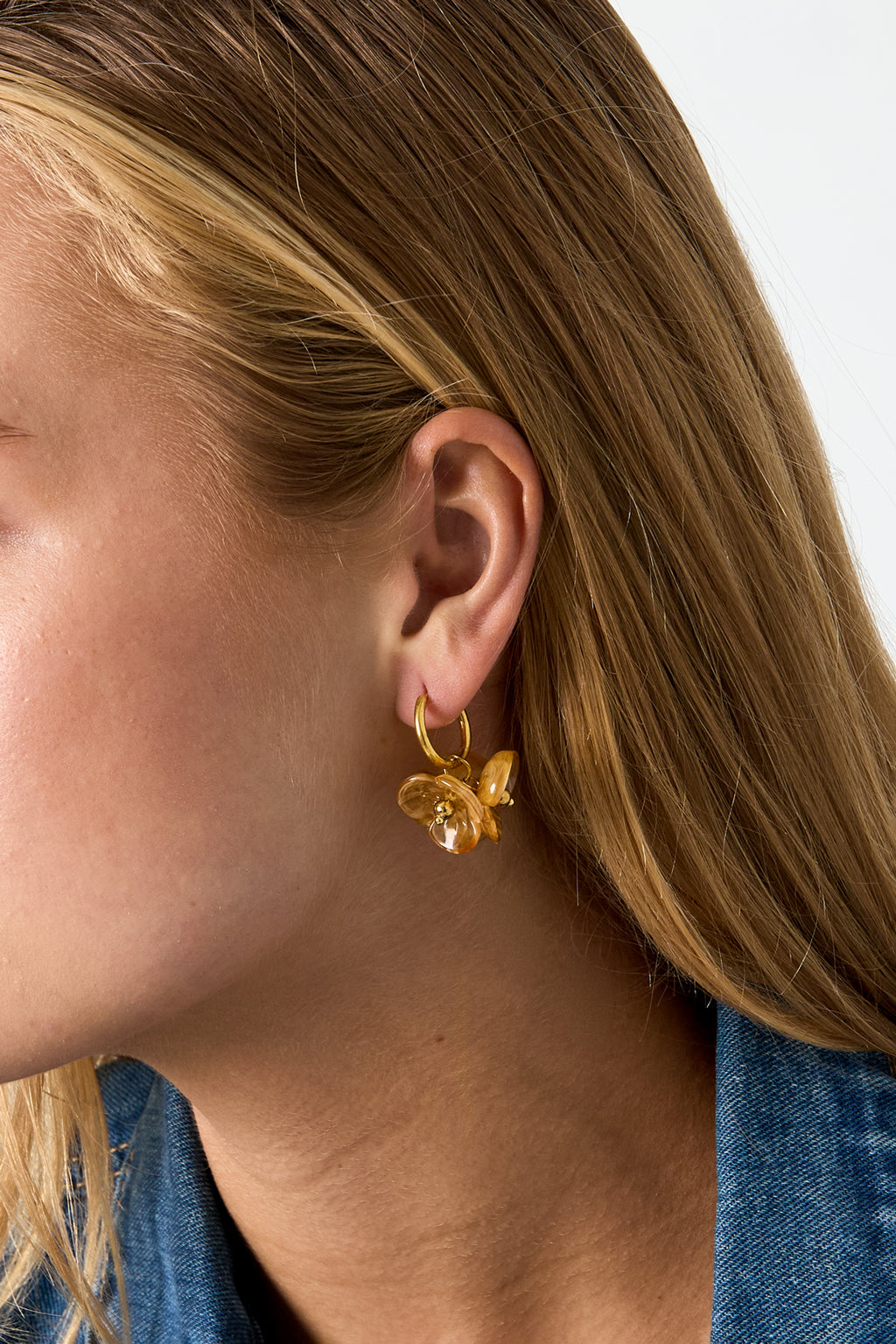 Pendientes de acero inoxidable con cuentas y diseño floral, de la serie Daily Simple. Joyería para mujer.
