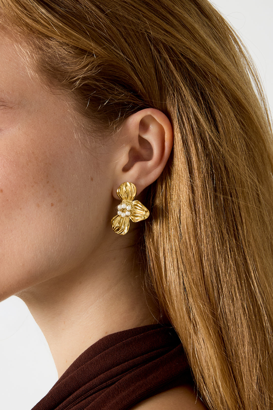 Pendientes de botón de acero inoxidable con diseño floral, estilo casual y romántico para mujer.