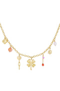 collar con amuleto de la suerte