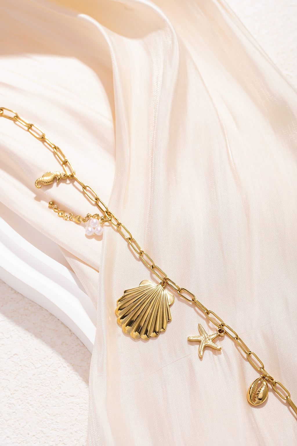 Elegant Gold Colored Clavicle Necklace for Women