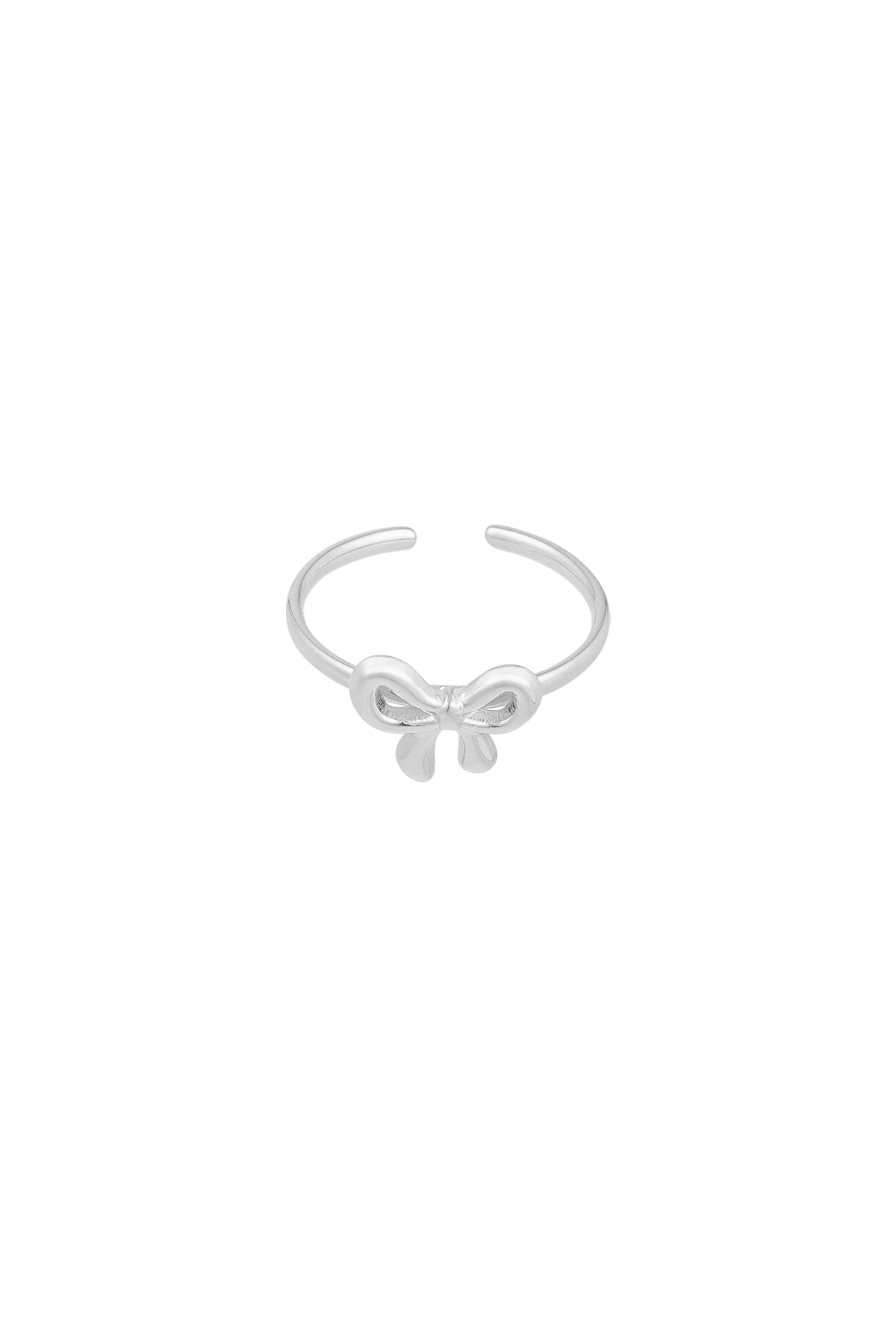 Elegant Minimalist Rings in Silver & Gold