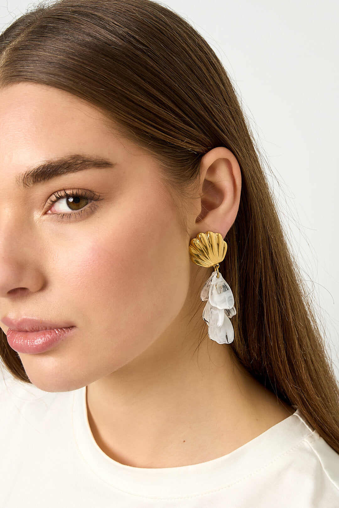 Elegant Shell Drop Earrings for Spring/Summer