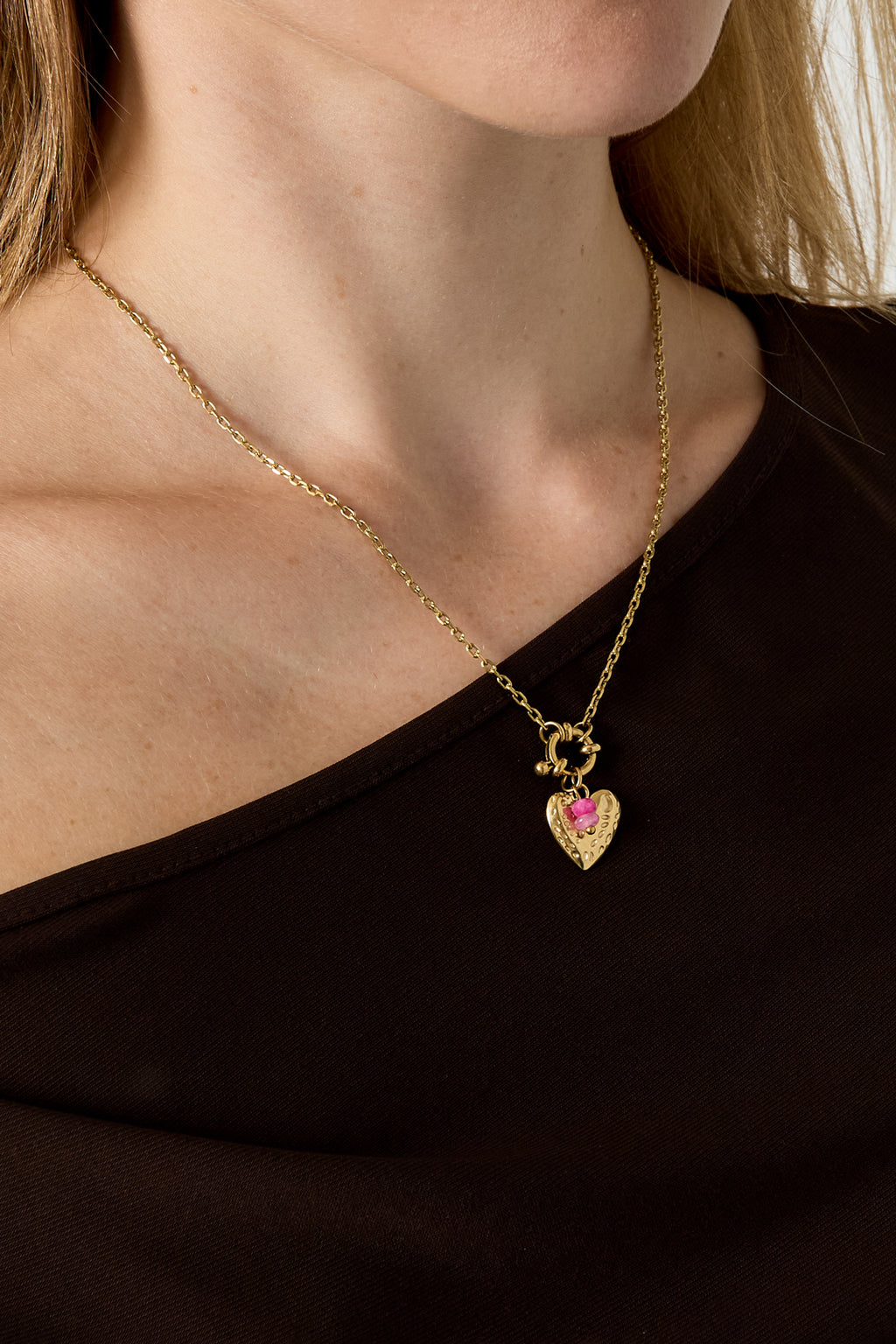 Collares con colgante de acero inoxidable con forma de corazón, de la serie Daily Simple para mujer.