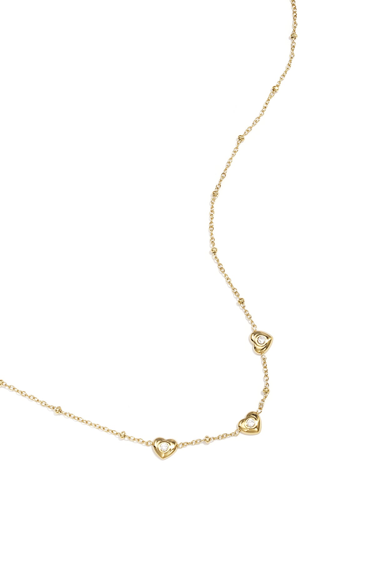 Collar con cuentas y corazones con piedra