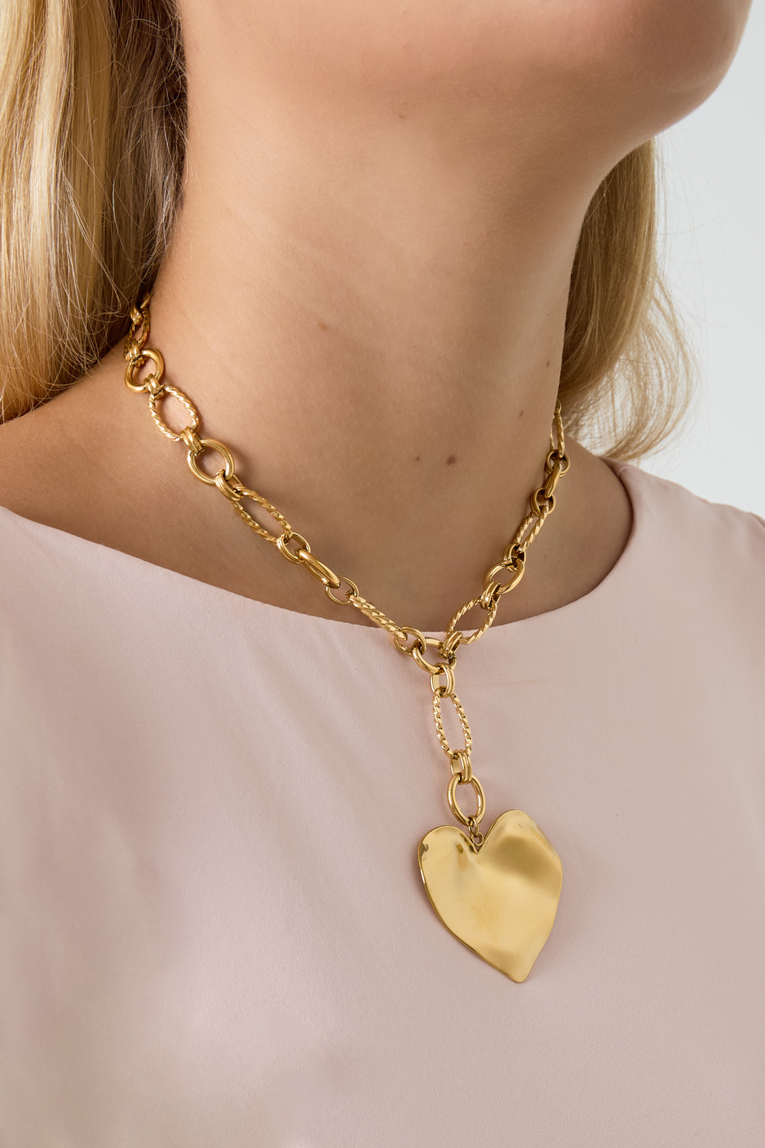 Collar de cadena con corazón grande