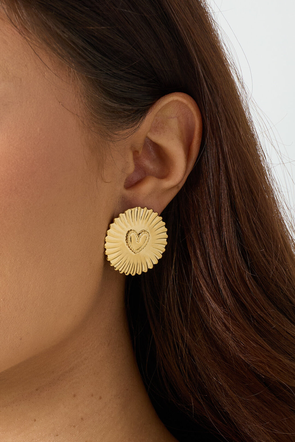 Elegant Gold Retro Heart Stud Earrings for Women