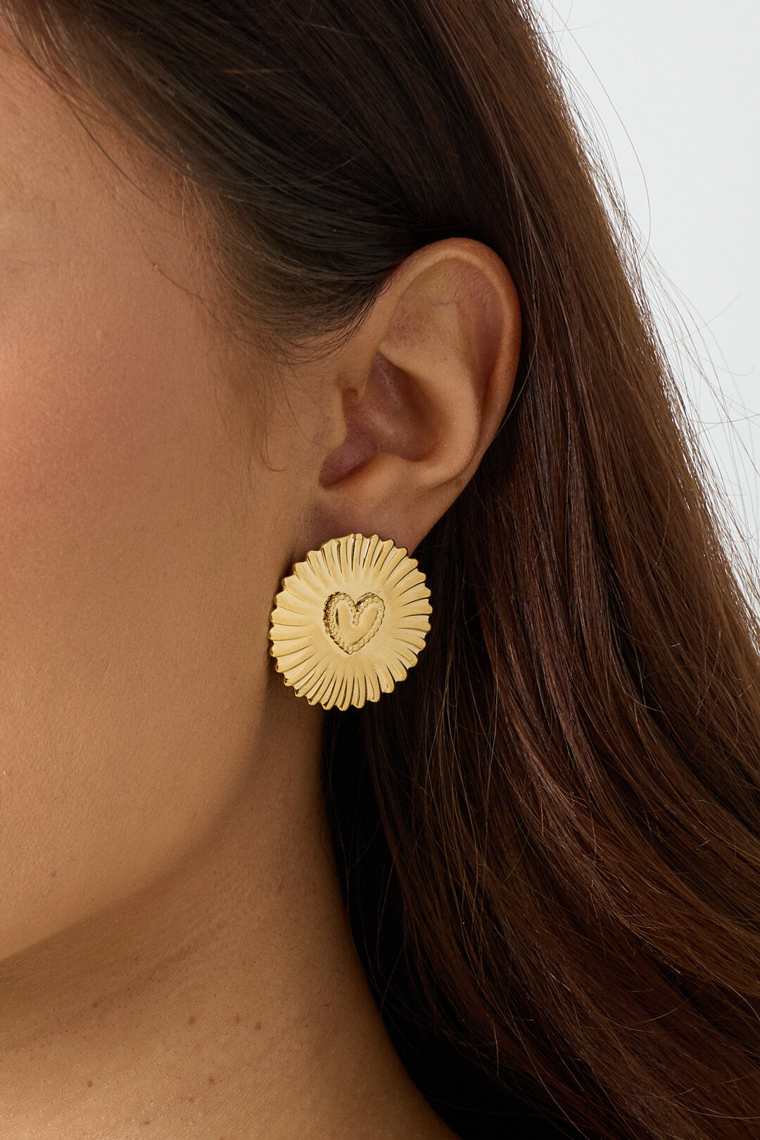 Elegant Gold Retro Heart Stud Earrings for Women