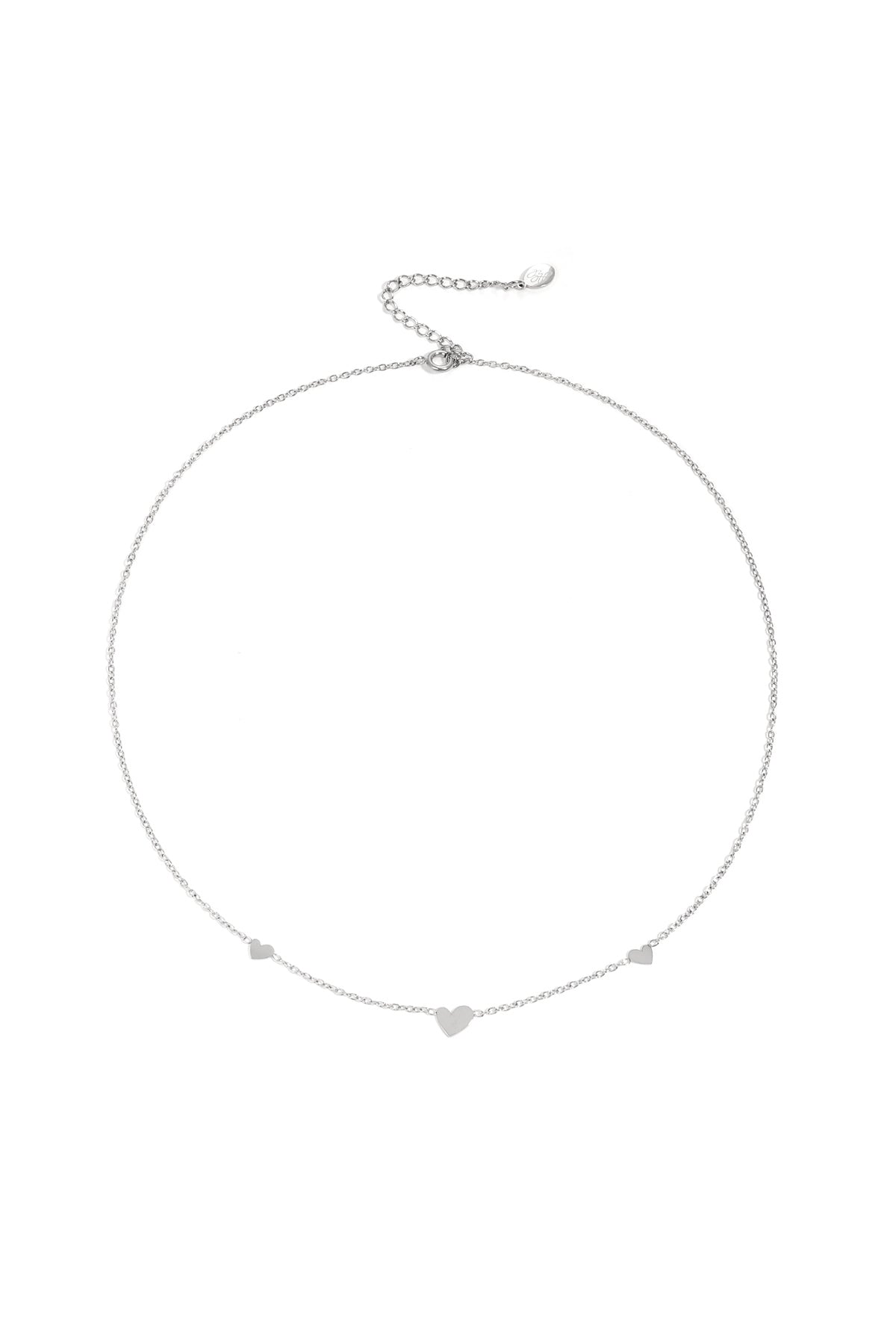 collar clásico con corazones