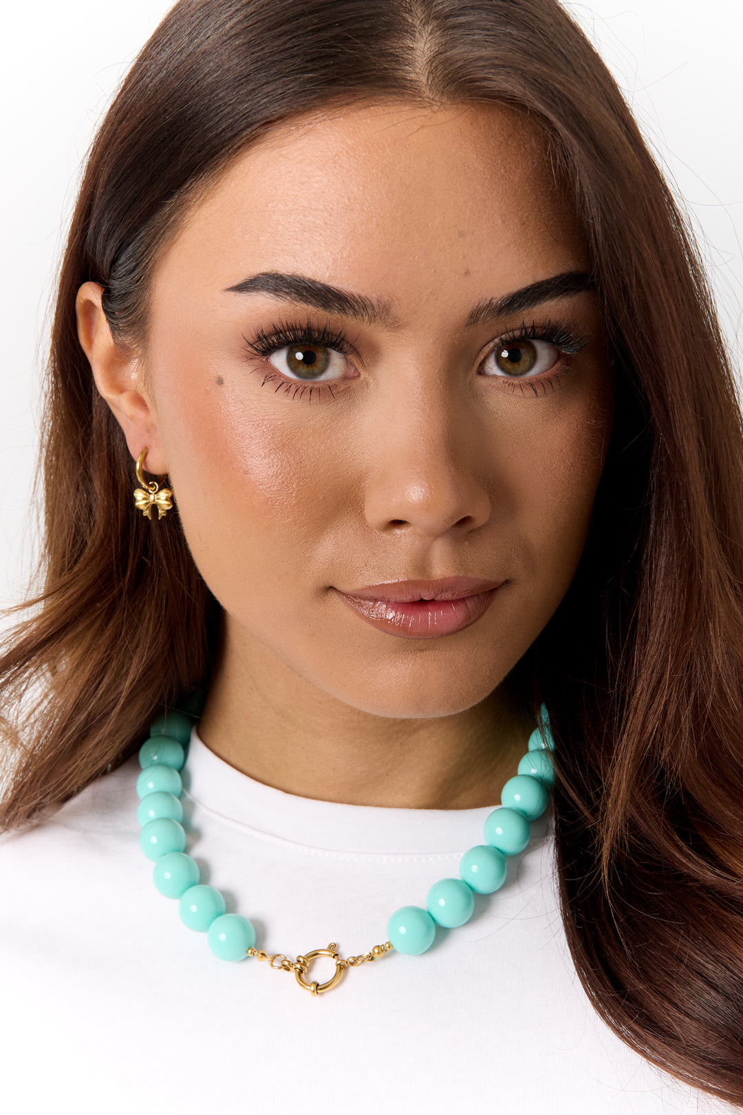 Collar con cuentas grandes y cierre frontal
