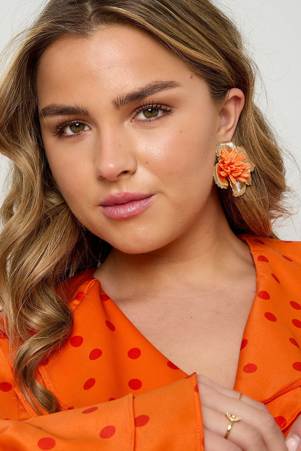 Chic Raffia & Metal Flower Stud Earrings for Summer