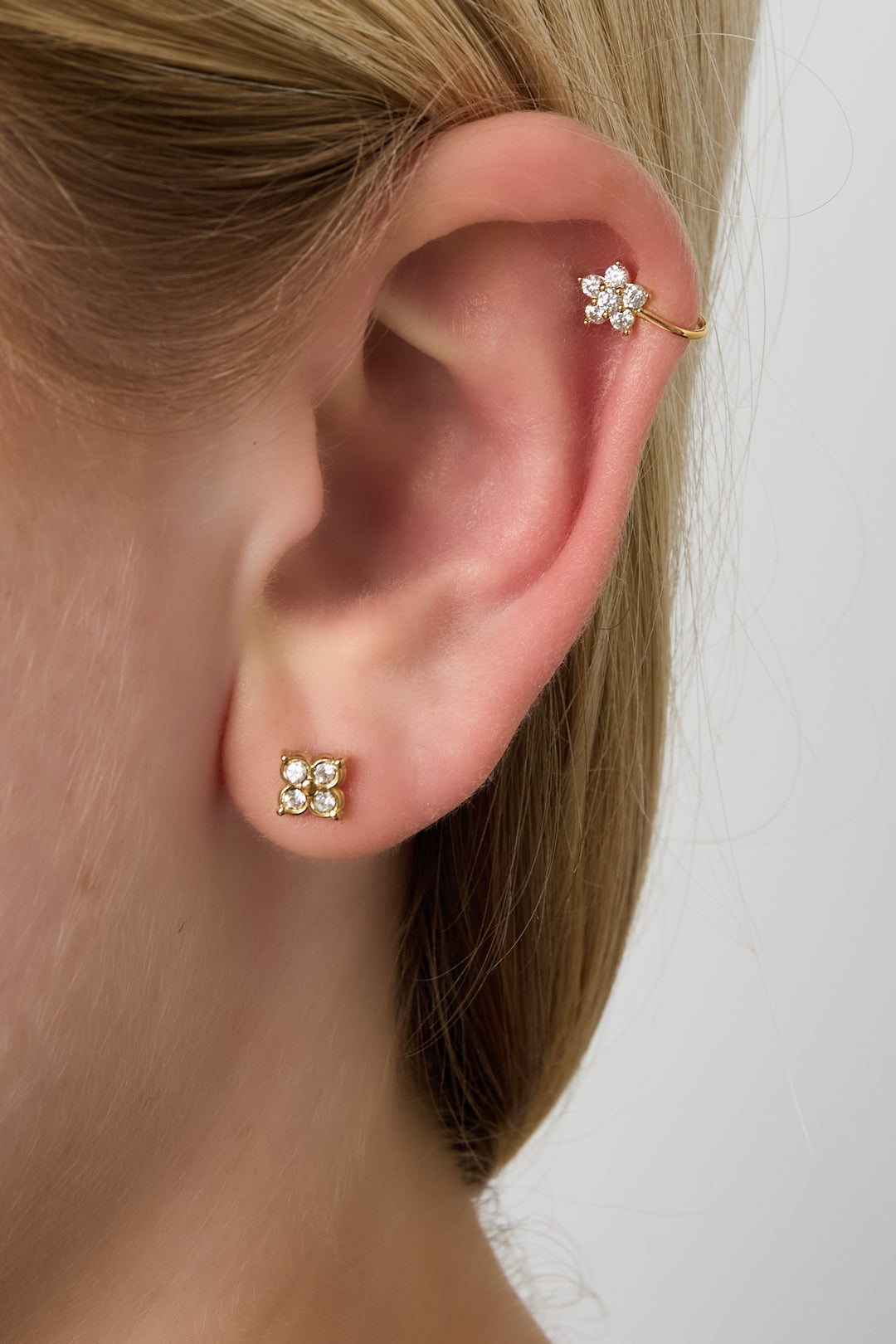 Puño de nariz y oreja floral