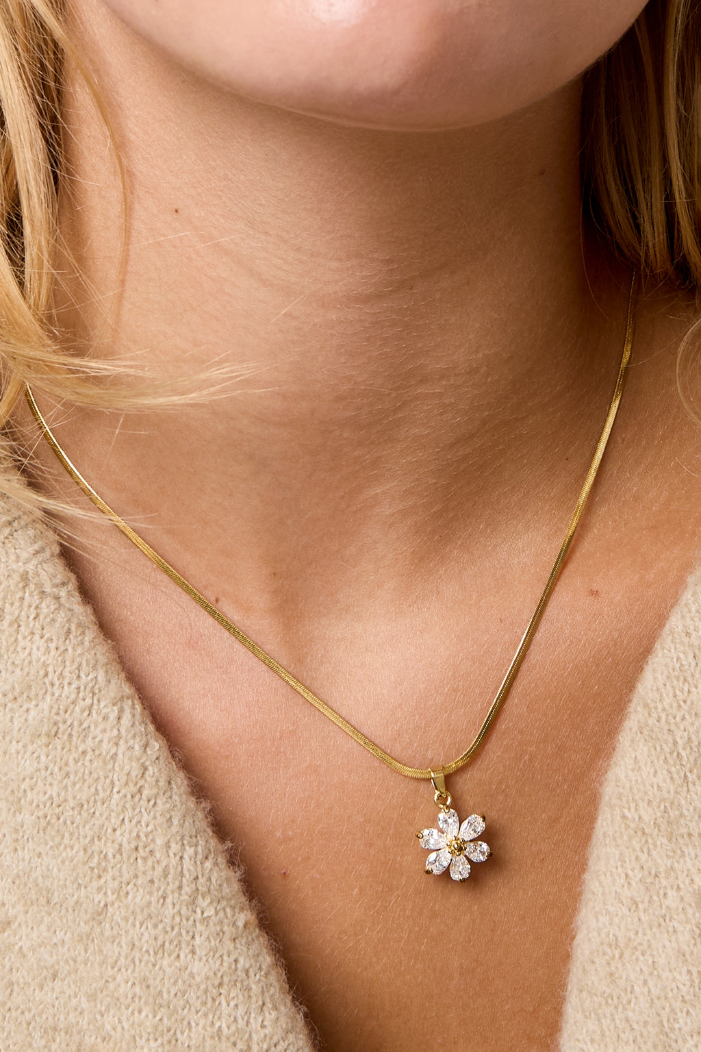 Collares con colgante de acero inoxidable con diseño floral sencillo de la serie Daily Simple para mujer.