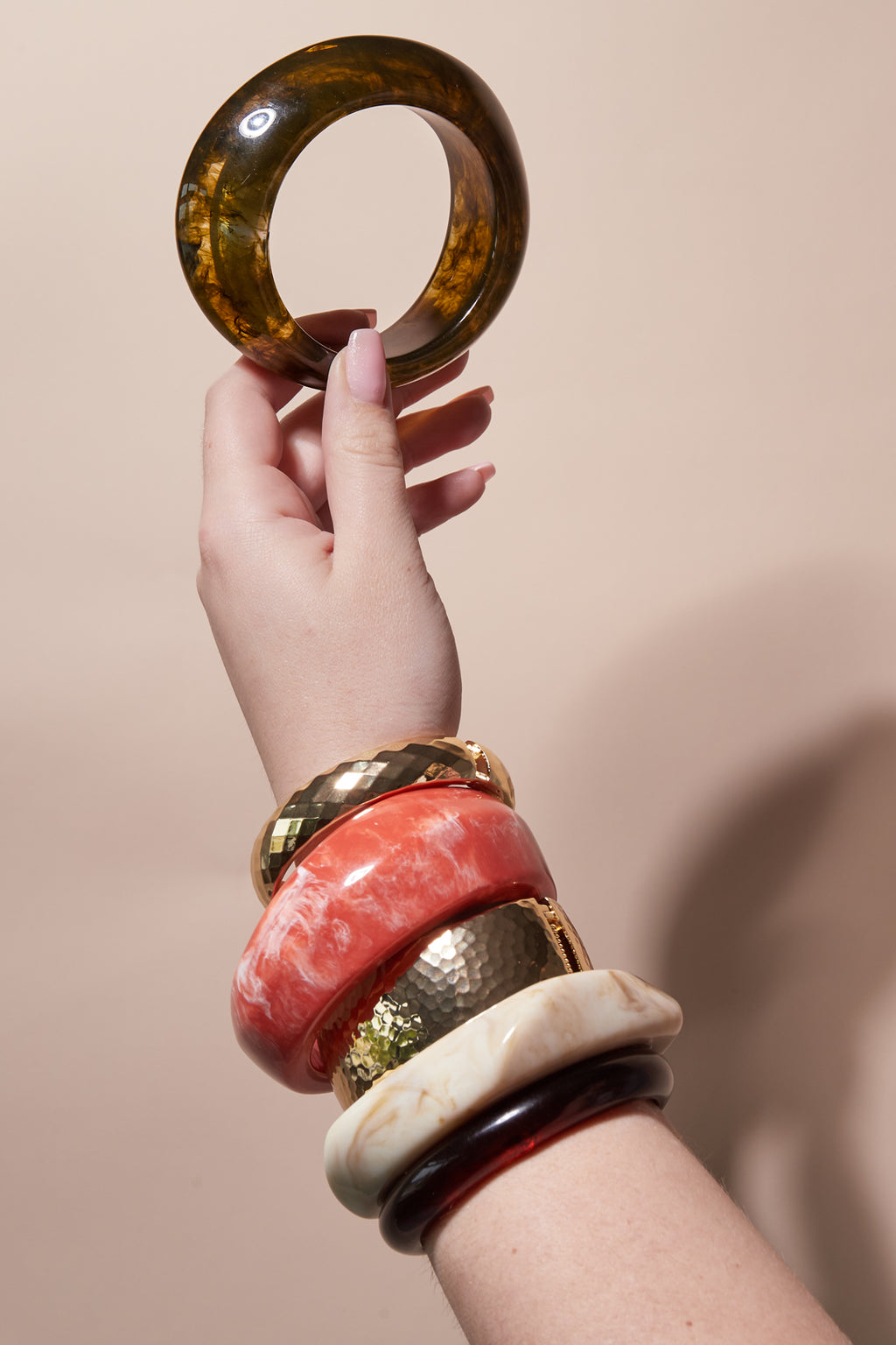 Elegant All-Fit Acrylic Bangle for Everyday Wear