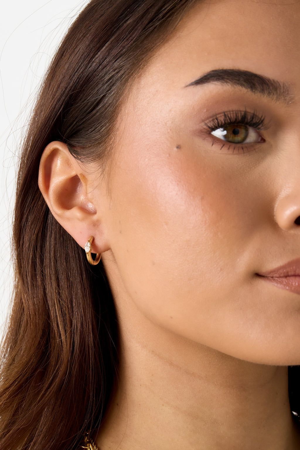 Pendientes pequeños con piedra en forma de marquesa
