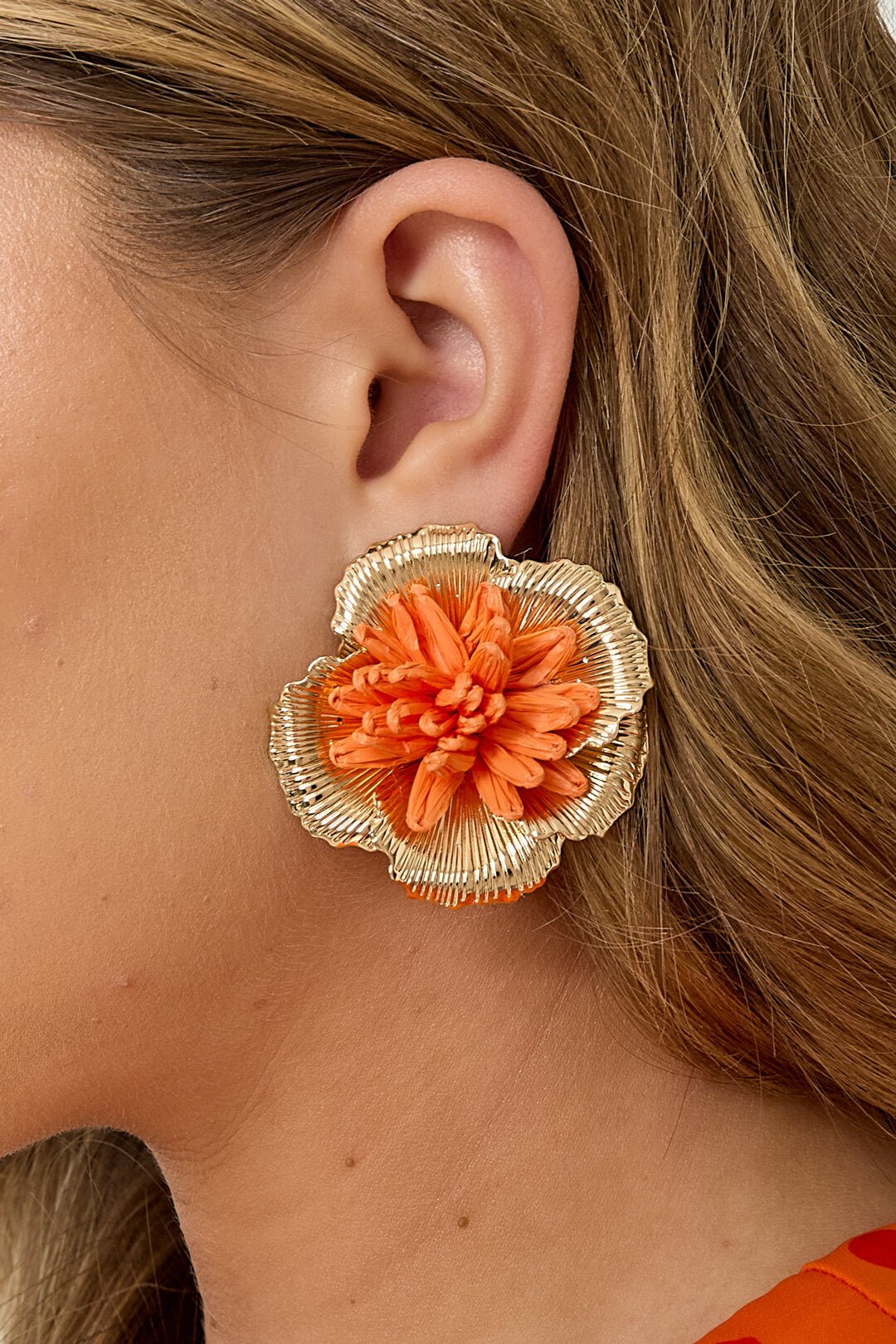 Chic Raffia & Metal Flower Stud Earrings for Summer