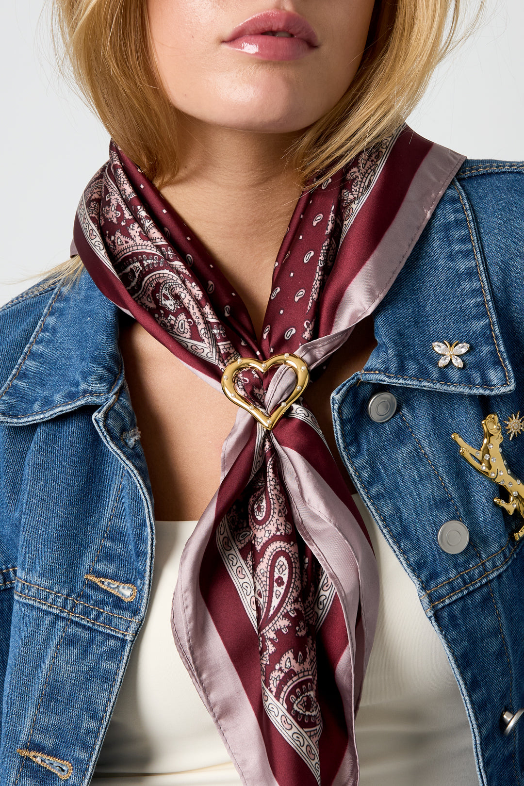 Clip para pañuelo de seda con forma de corazón, sencillo, de acero inoxidable, accesorio diario.